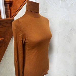 NWOT Neiman Marcus Cashmere Collection Fine Turtleneck